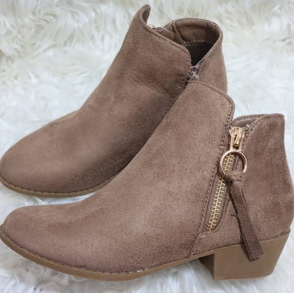 2Y Dusty Rose Booties - Picture 10 of 16
